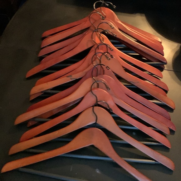 Set of 14 wooden suit hangers - Picture 4 of 5